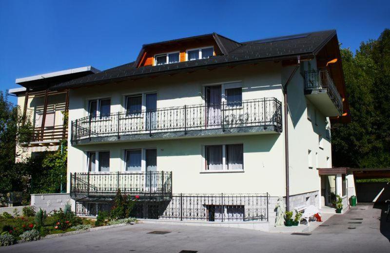 Sobe Apartma Dobe Bled Bagian luar foto